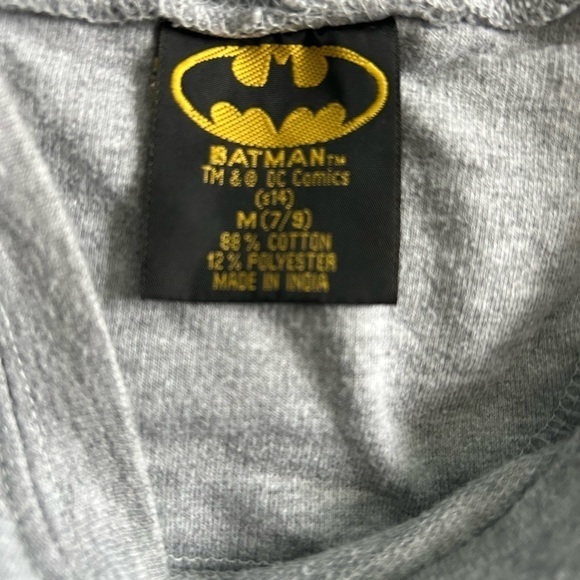Women’s Batman sweatshirt size Medium 7/9 - Picture 5 of 5